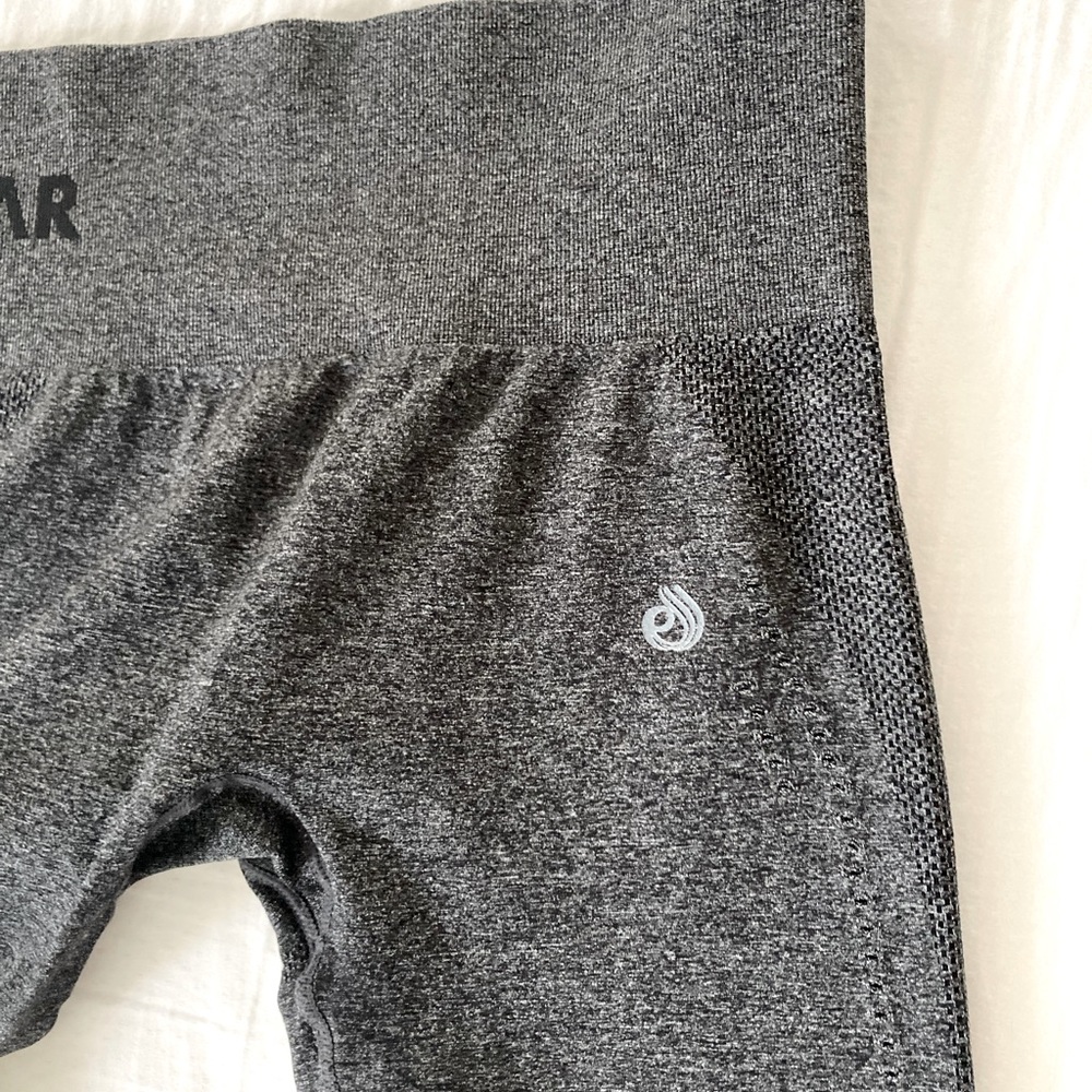 SOLD High waisted stylish gym pants - Picture 4 of 6
